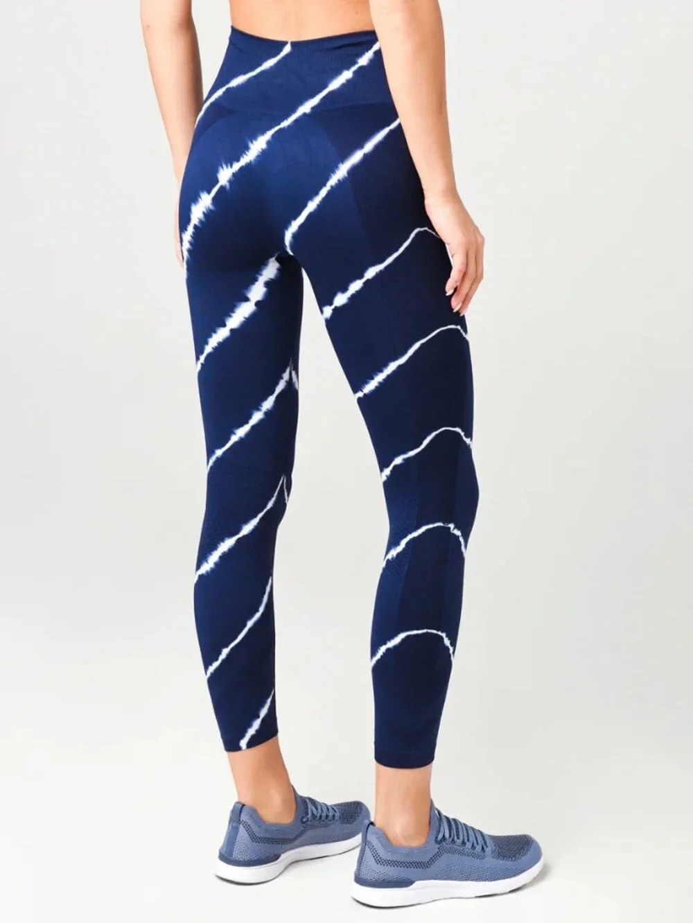 Tory Burch Tory Sport Shibori Tie-Dye Seamless 7/8 Legging in Navy Blue/White, M